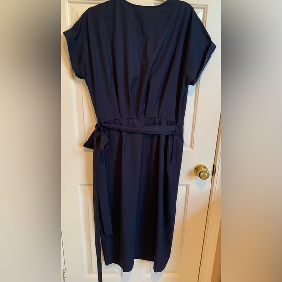 Kit & Ace wrap dress. Size M. Navy blue. Like new condition. Beautiful! - Picture 4 of 4